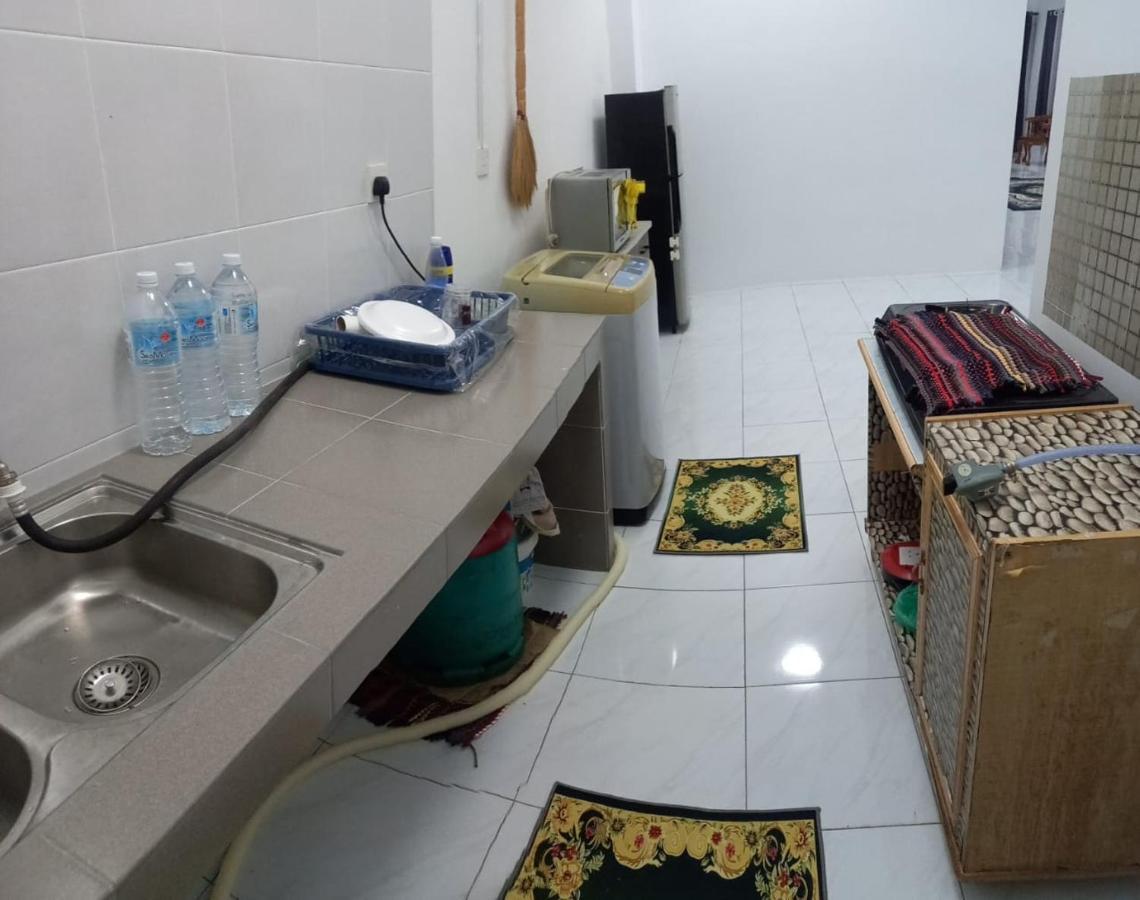 Homestay D'Mama Ifor Muslimi Танджунг-Малим Экстерьер фото