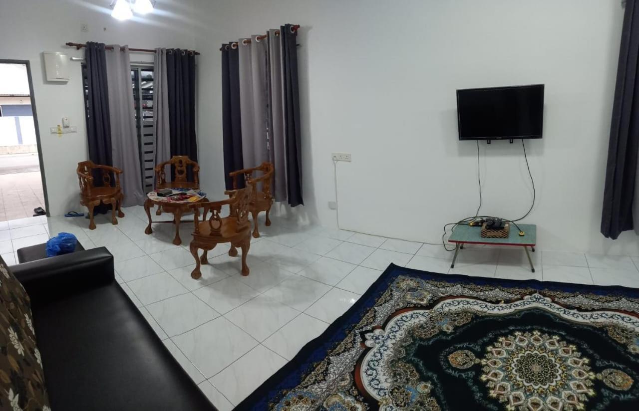 Homestay D'Mama Ifor Muslimi Танджунг-Малим Экстерьер фото