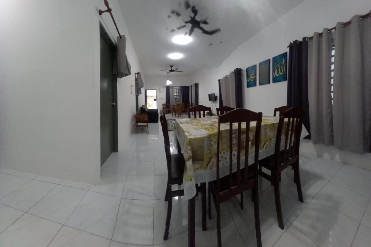 Homestay D'Mama Ifor Muslimi Танджунг-Малим Экстерьер фото