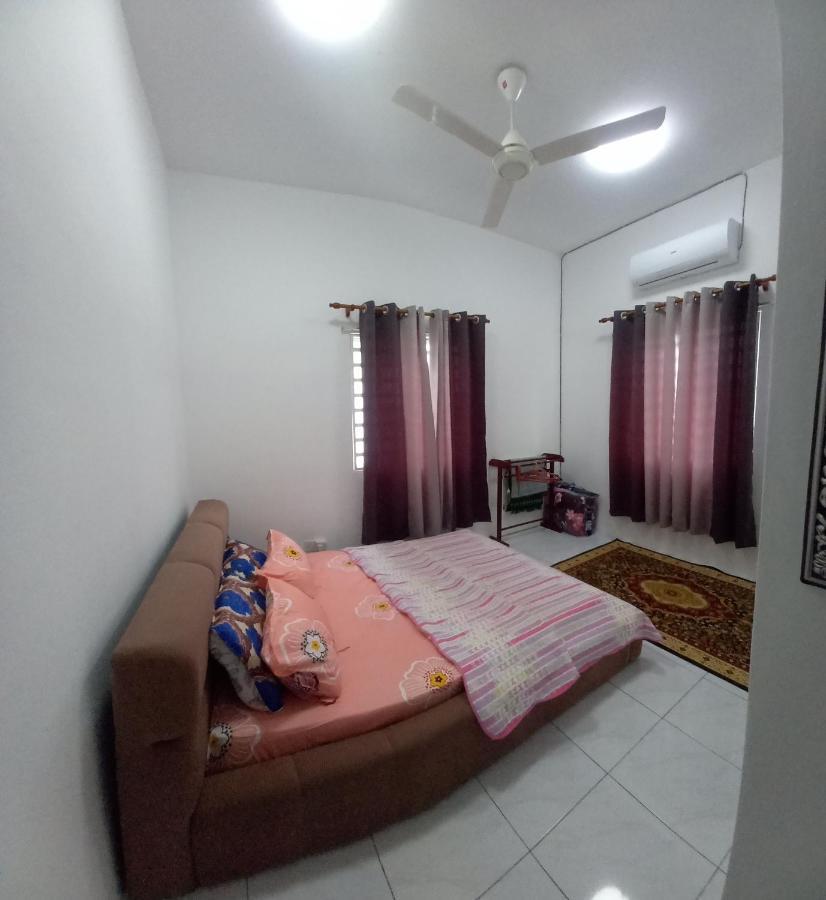 Homestay D'Mama Ifor Muslimi Танджунг-Малим Экстерьер фото