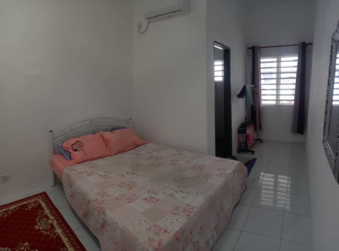 Homestay D'Mama Ifor Muslimi Танджунг-Малим Экстерьер фото